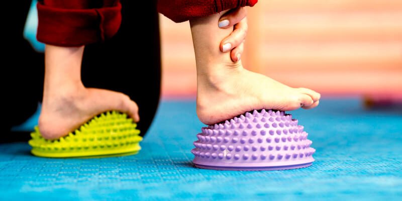 pies plano de una persona que realiza ejercicios para su tratamiento