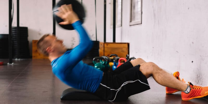 hombre haciendo entrenamiento funcional